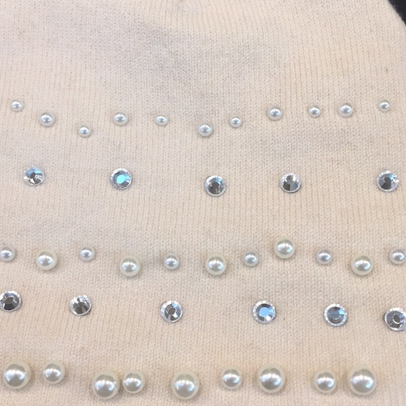 Pompom hats - Picture 3 of 8